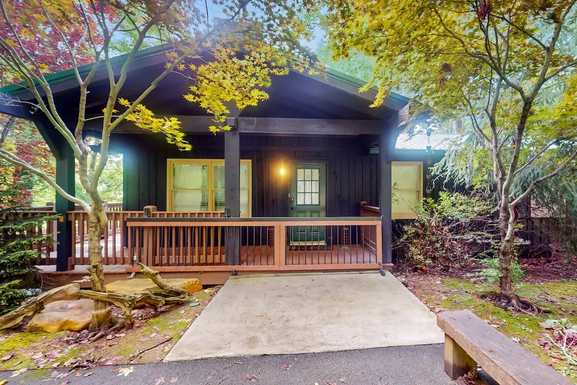 Douglas Haus | Dandridge TN Lakefront Cabin - Image 1