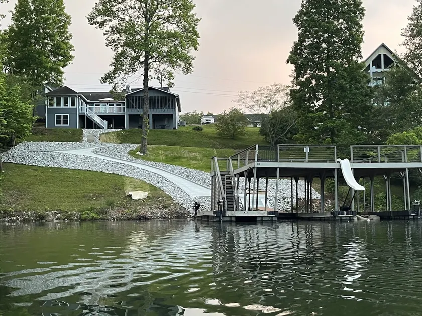 Serene Home Sleeps 14 Dock Waterslide Near Marina - Image 1