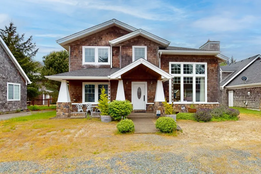 Oasis on the coast with easy beach access and wood - Image 1