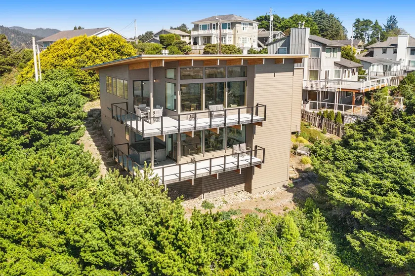 New home with unparalleled ocean views and private - Image 1