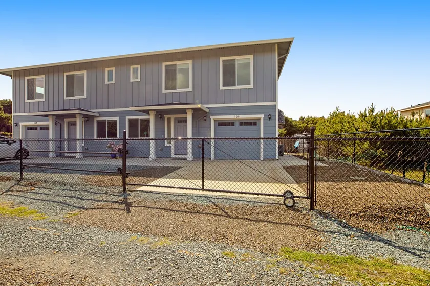 Large and convenient duplex suite with central AC - Image 1