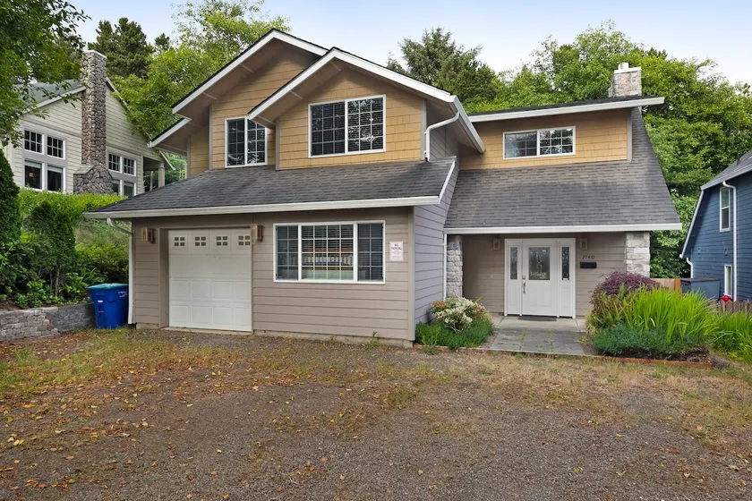 Dog friendly home with enclosed yard game room pri - Image 1