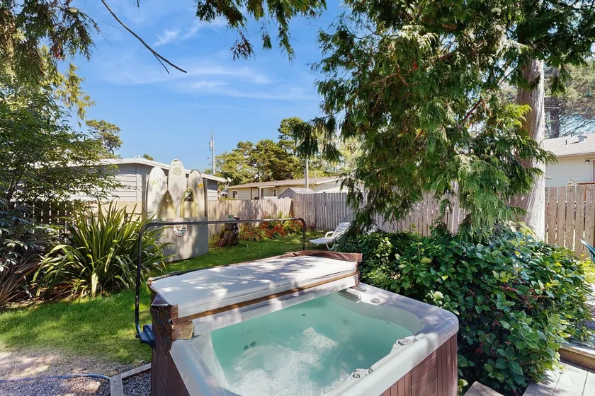 Dog Friendly Oregon Coast Getaway with Private Hot - Image 1
