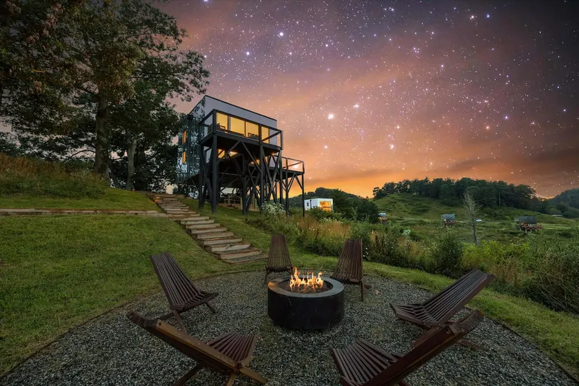 Elevated Invisible Cabin, Hot Tub, Views - Image 1