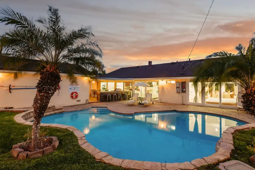 Coastal Glow: Near Disney! Heated Pool & Billiards - Image 1