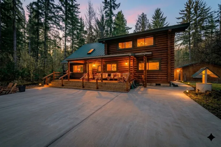 Riverfront retreat with sauna & hot tub 3B2Ba - Image 1