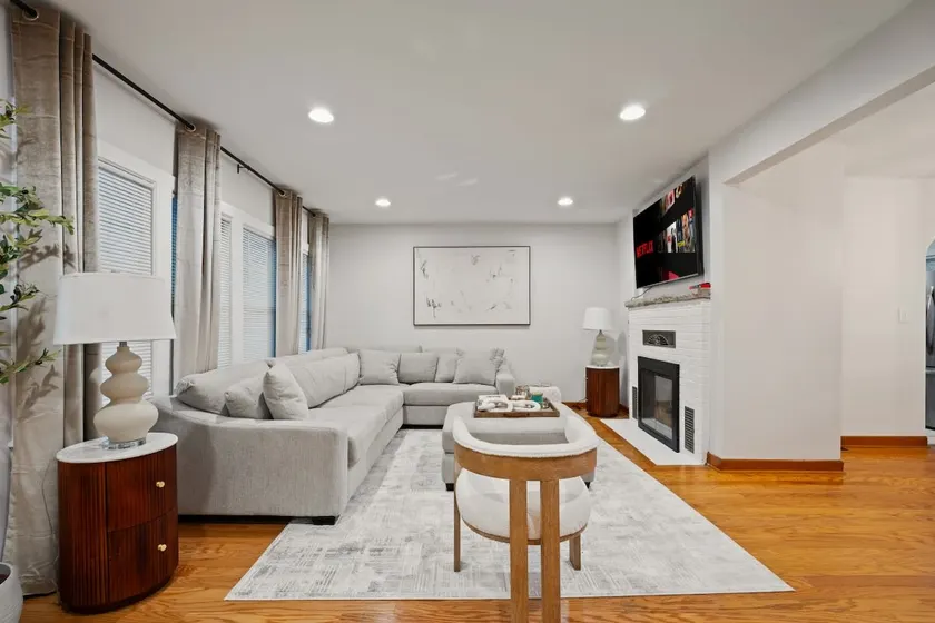 Family-Friendly Escape | Near Train & Dining - Image 1