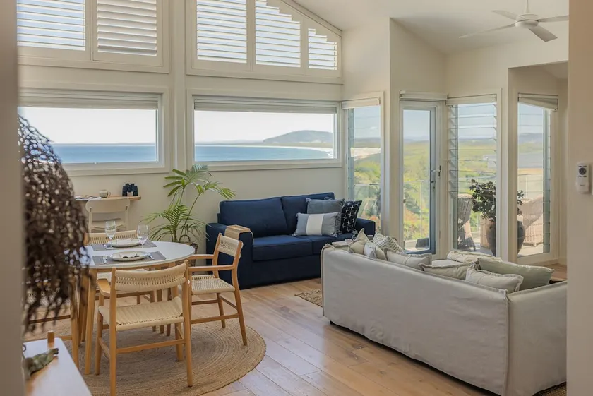 NANNY and POPPYS BEACH HOUSE Gerroa 4pm check out Sundays - Image 1