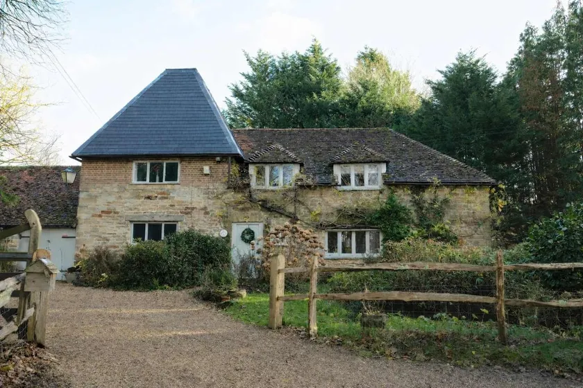 13thC Grade II Historic Oast House Gardens & Fire - Image 1