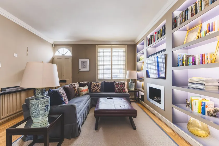 Stylish Chelsea Escape with Charm - Image 1