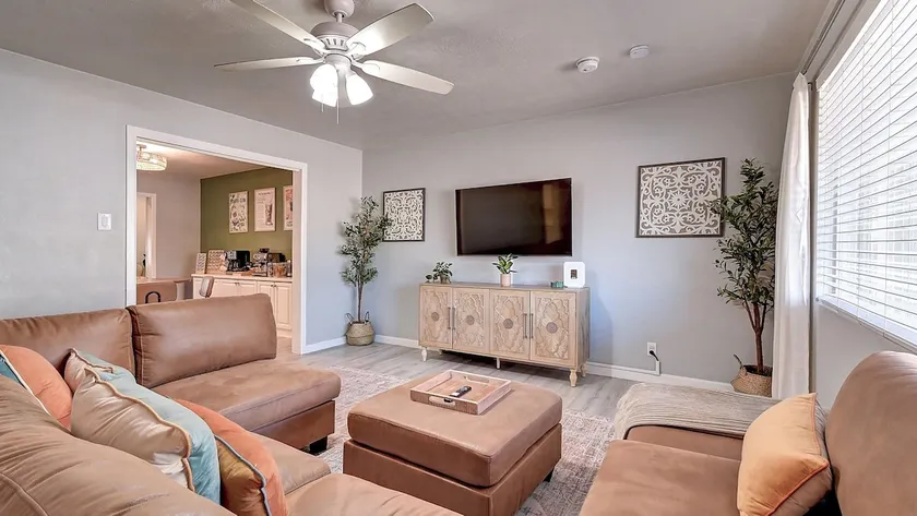Tempe 4 Bdrm w/ Game Room and Coffee/Espresso Bar! - Image 1