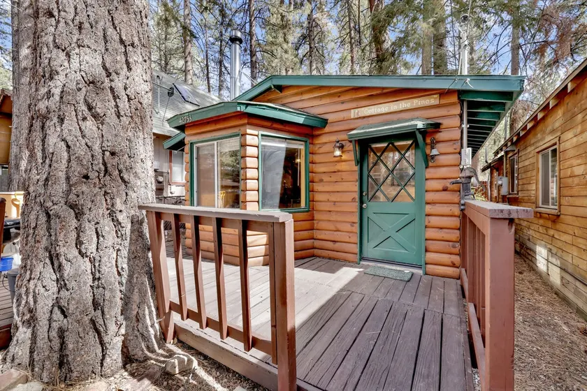 * ADORABLE CENTRAL COUPLES GETAWAY CABIN ~ Sun Deck ~ - Image 1