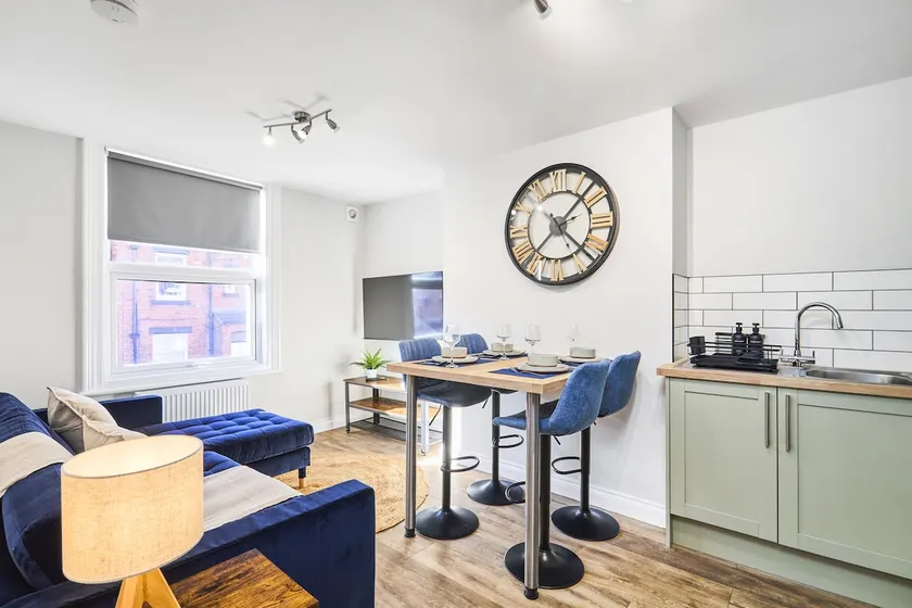 Cosy Two Bed Apt in Headingley - Image 1