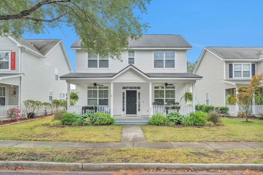Mins to Downtown & Beach, Sleeps 10, Pool - Image 1