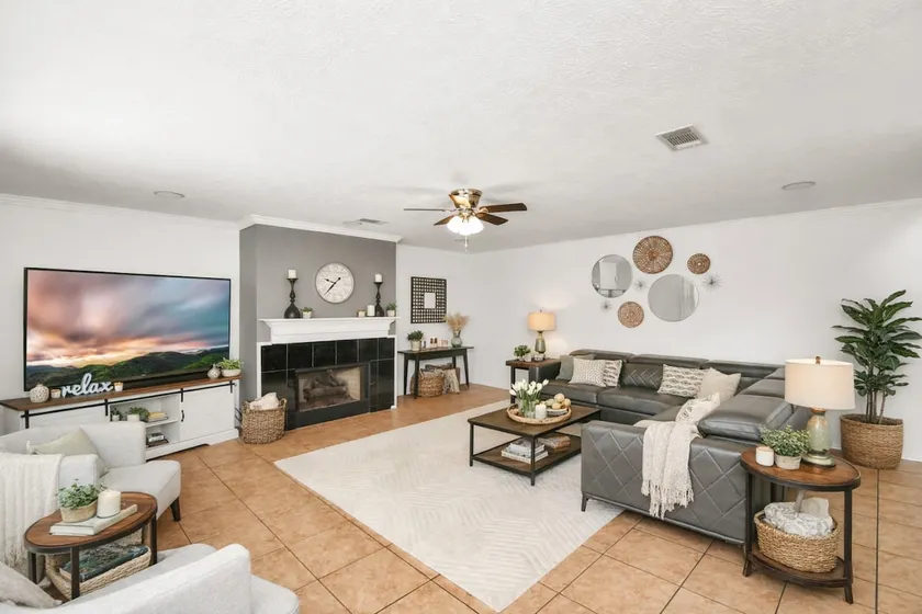 LT Retreat w/ King Bed & Heated Pool | Near IAH - Image 1