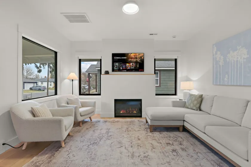 Chic Bungalow With Private Hot Tub - Image 1