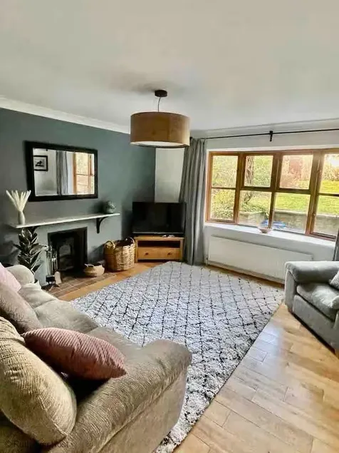 Spacious Village House near Oxford with Woodburner - Image 1