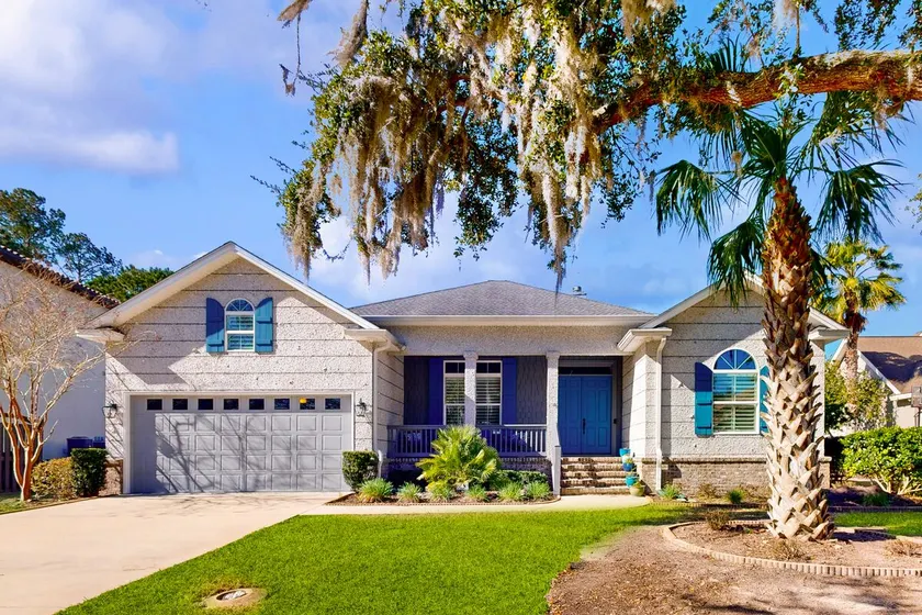 Golf course-view home near beaches with deck, porch, grill, streaming, W/D, & AC - Image 1
