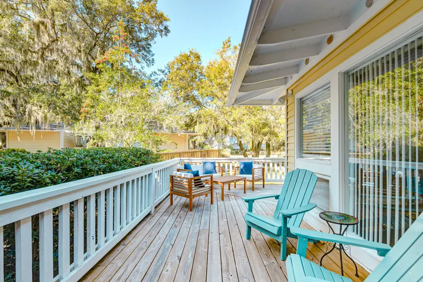 Sleek 2BR Waterview | Deck | Dog Friendly - Image 1