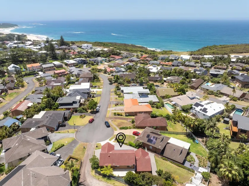 Oceans 21 Caves Beach - Image 1