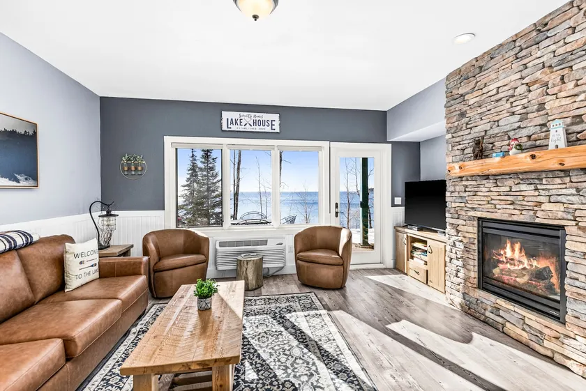 Whispering Pines Lake Views 1BR King Suite - Image 1