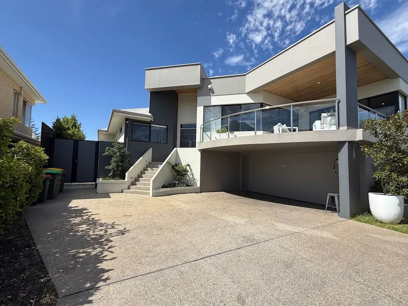 23 Coastline 3-Level Luxe Home Theatre &Pool House - Image 1
