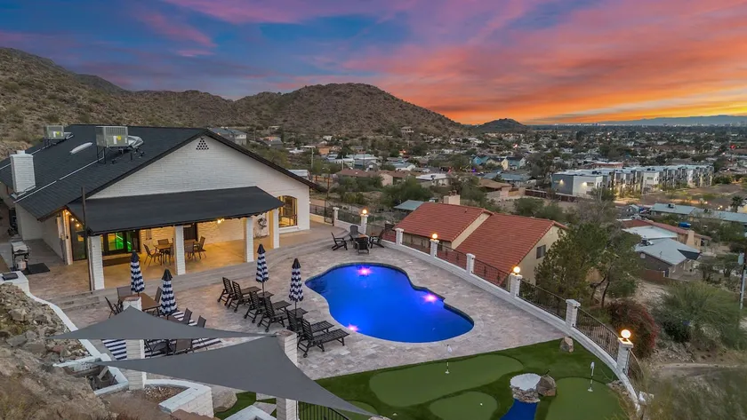 Built Into A Mountain - Heated Pool & Sports Lounge - Image 1