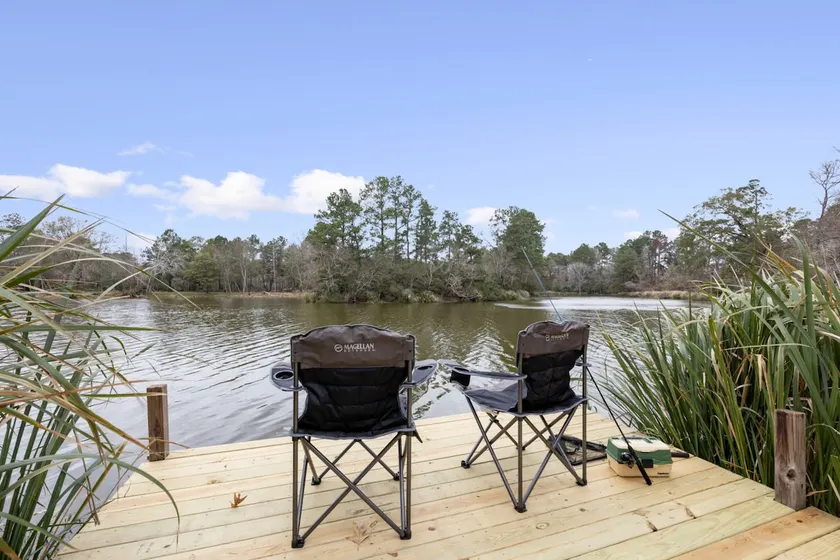 Fish & Relax Lakefront Retreat Sleeps 10 Pets OK - Image 1