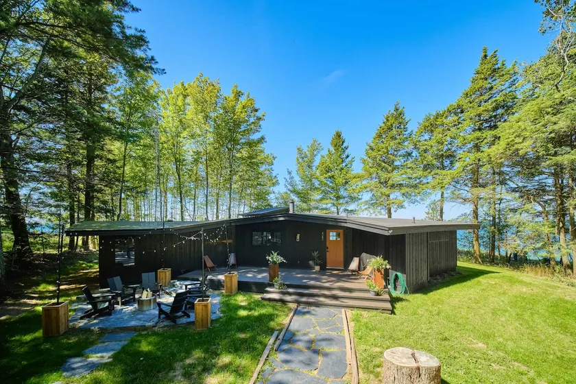 TreeTops of Lake Michigan Beach Front and Spa Family Home - Image 1