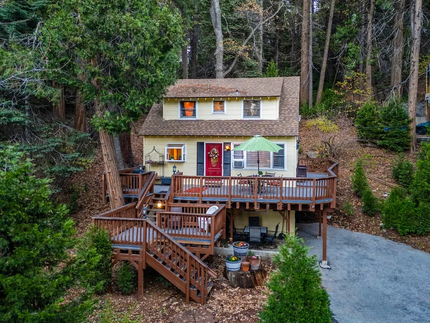 Minutes to Lake Arrowhead Village Cozy & Secluded Cedar Cove by Avantstay - Image 1