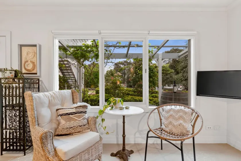 Comfortable & cosy unit w/ garden views - Image 1