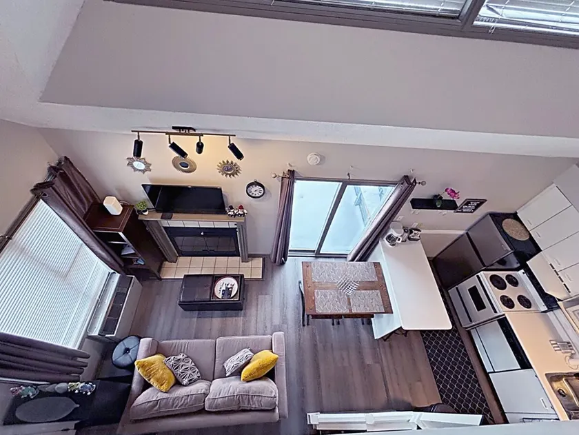 Artistic Hillside Loft - Image 1