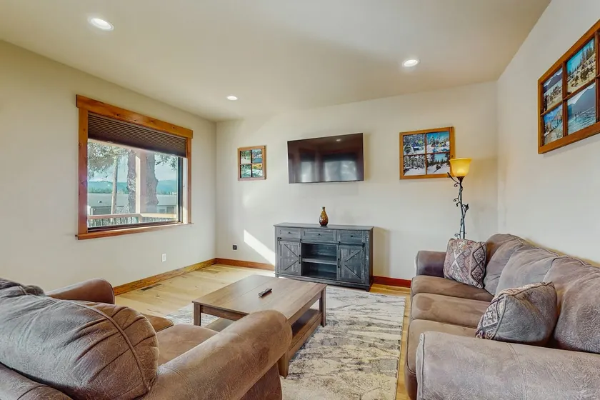 3BR home with hot tub, pool table & wifi - Image 1