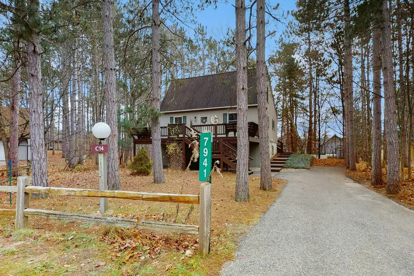 Crystal Mountain Oasis: Spacious Deck & Grill - Image 1