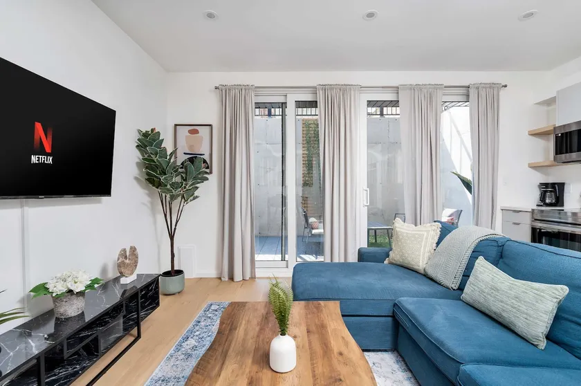 Unbeatable location 3BDR for Friends close to DT! - Image 1