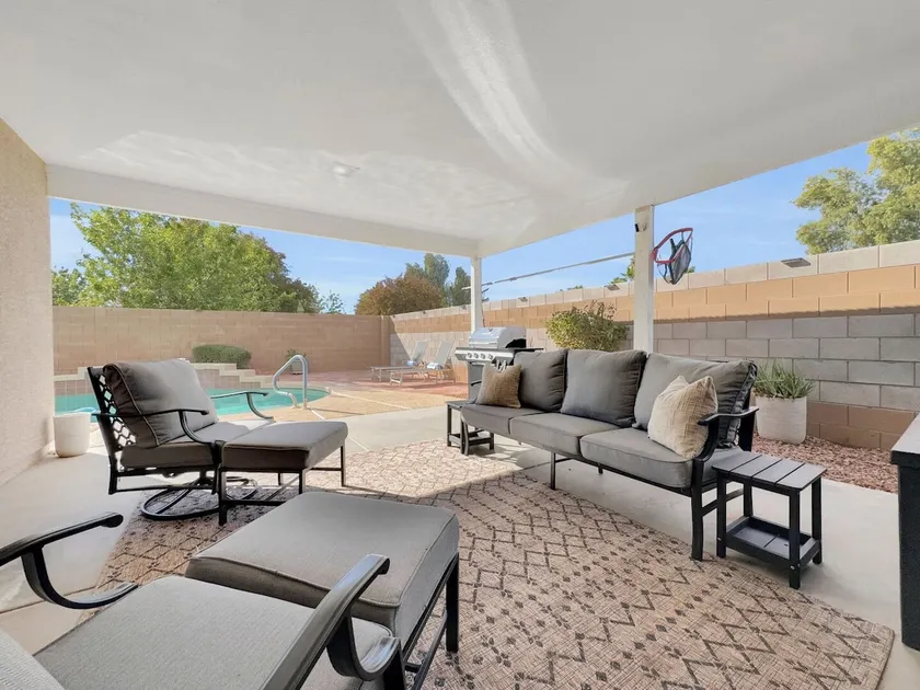 4BR w heated pool, game room, arcade games - Image 1