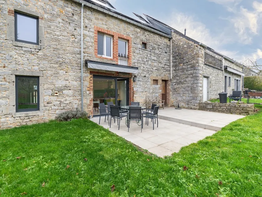 Charming holiday home with garden - Image 1