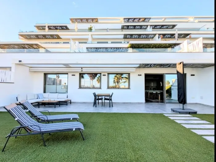 Ground floor with large garden, pool and ocean views - Image 1