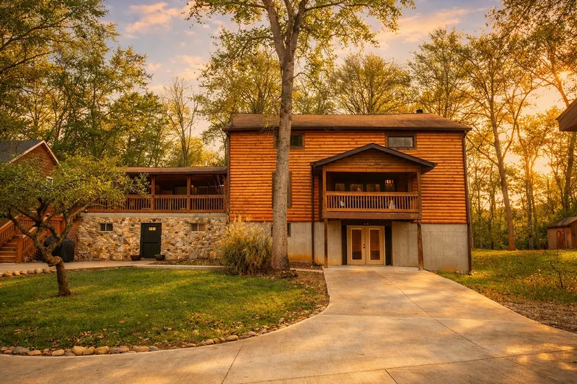 Lakeside, spacious, king bed, game room, fire pit - Image 1