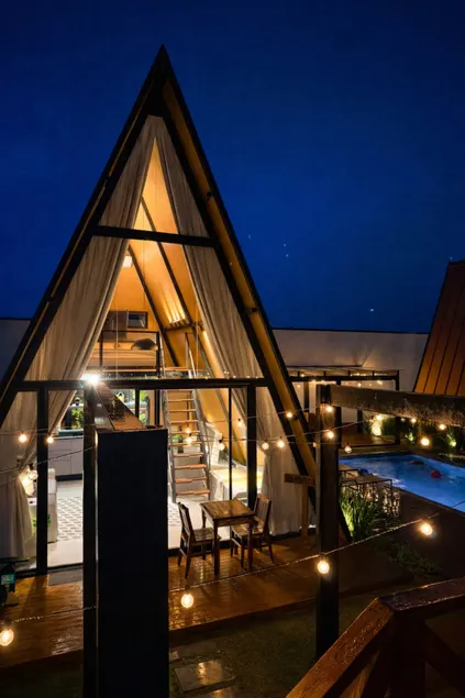 Industrial Retreat with Hydro and Heated Pool - Image 1