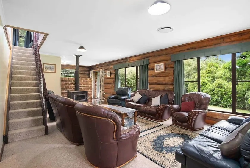 Canobolas Mountain Four-Bedroom Log Cabin - Image 1