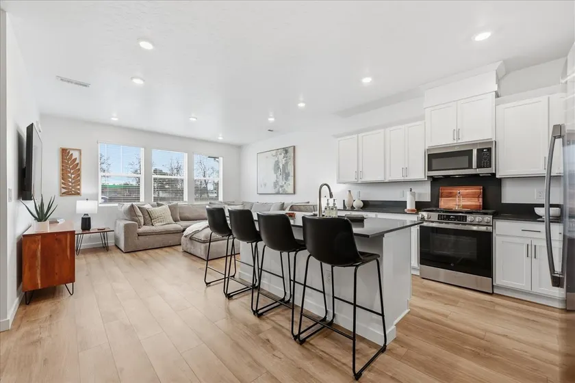 Near Eagle Island | Pool | 2 King Beds | Parking | - Image 1