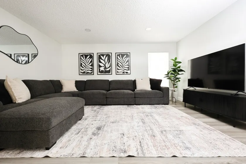 Jacuzzi + Firepit + 4 BR Near Crystal Palace - Image 1