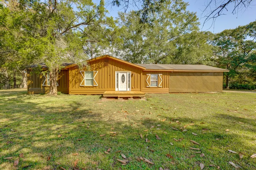6 Mi to Main St Poplarville: Cabin w/ Pasture View - Image 1