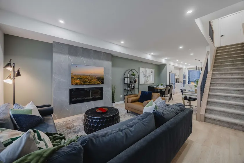 Golf Course, Fireplace, Garage, Rooftop Patio - Image 1