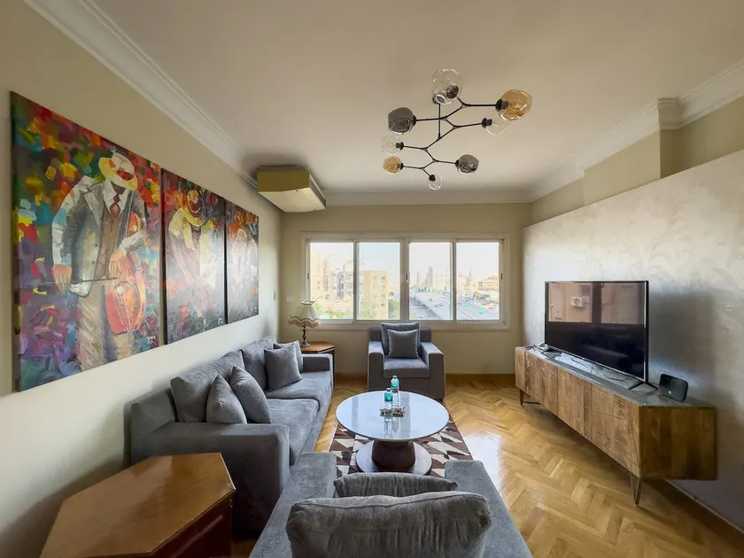 1406. Elegant 2BR Apt Sun Terrace Ensuite - Image 1