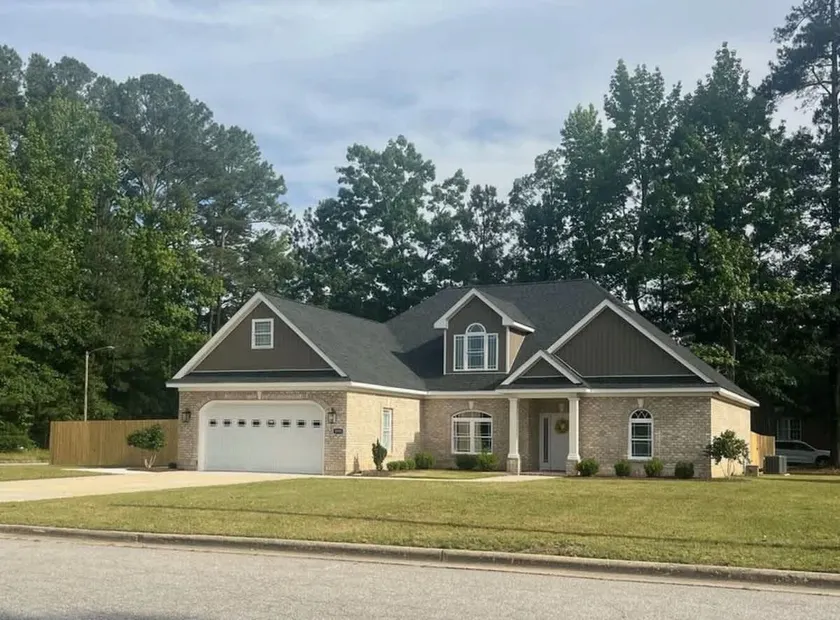 Welcome to Your Perfect Home. 5 bedrooms. 7 beds - Image 1