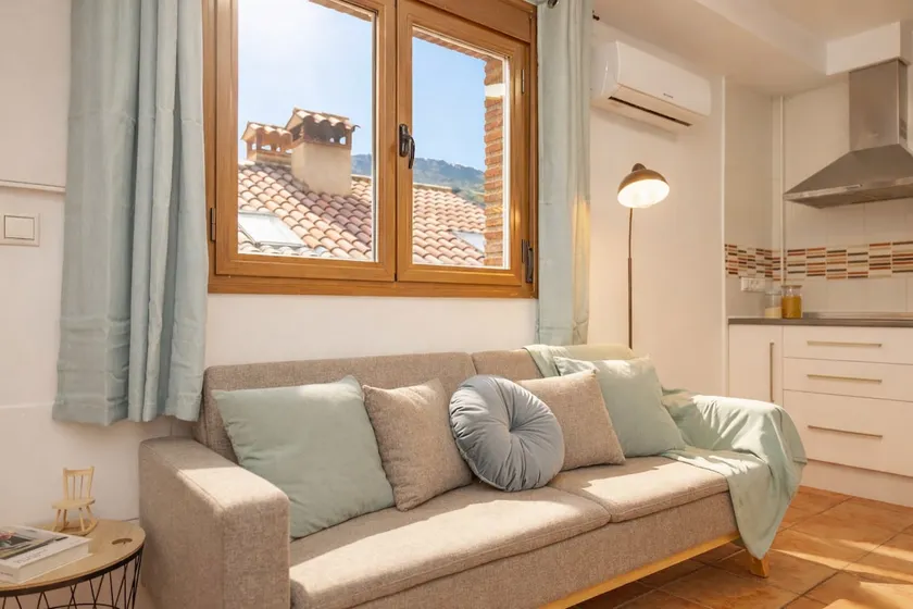 A family duplex with a pool and parking included - Image 1