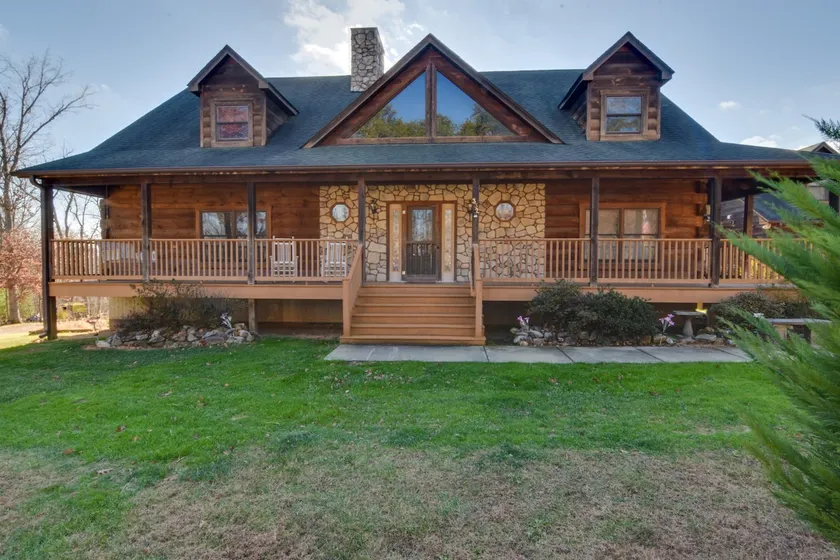 Pets Welcome! Shenandoah Log Home w/ Hot Tub - Image 1