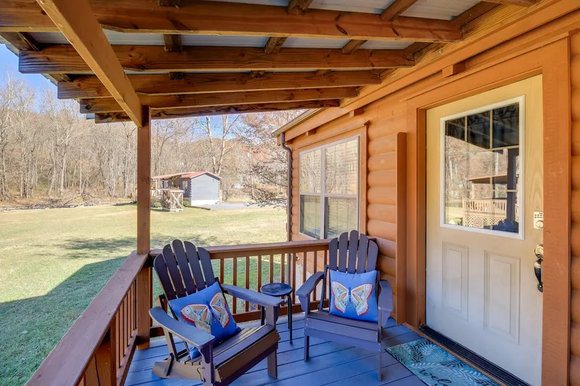 Pet-Friendly Damascus Cabin w/ Deck & Mtn Views! - Image 1